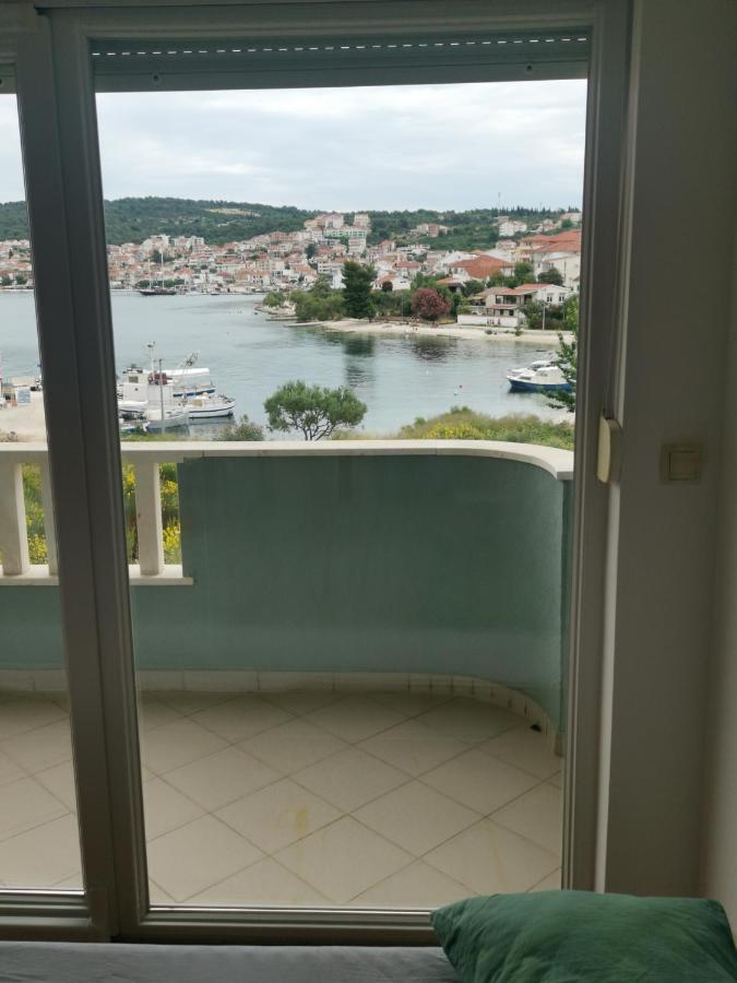 Apartment Croatika On The Beach Trogir Extérieur photo